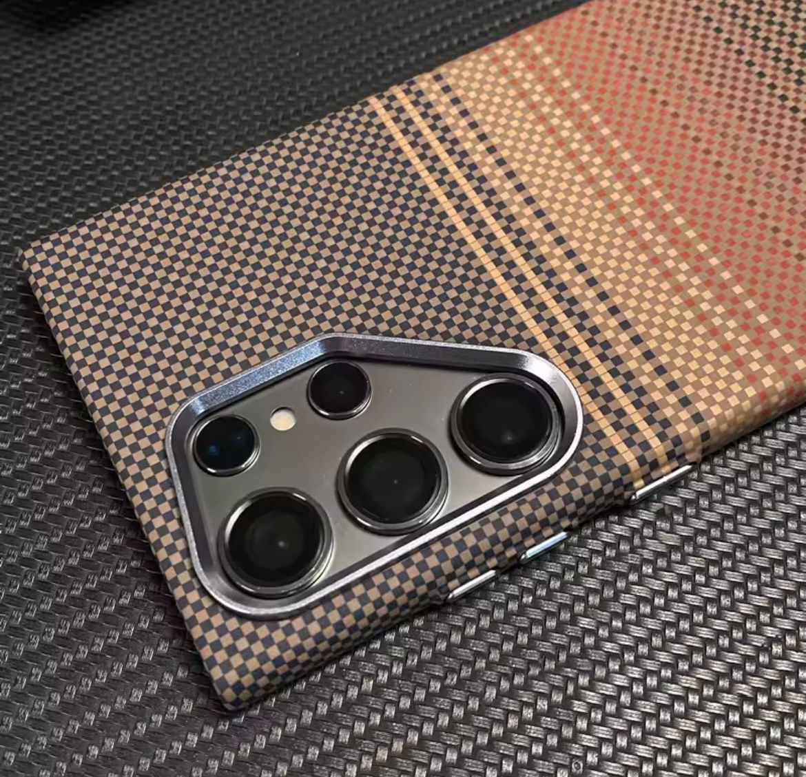 Kevlar Carbon Series With Magsafe