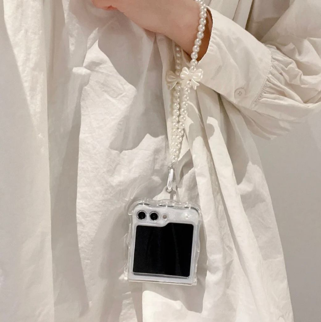 Pearl Bow Case With Detachable Charm