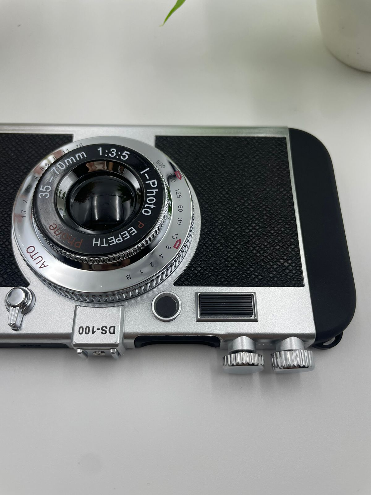 3D Retro Camera Design Case