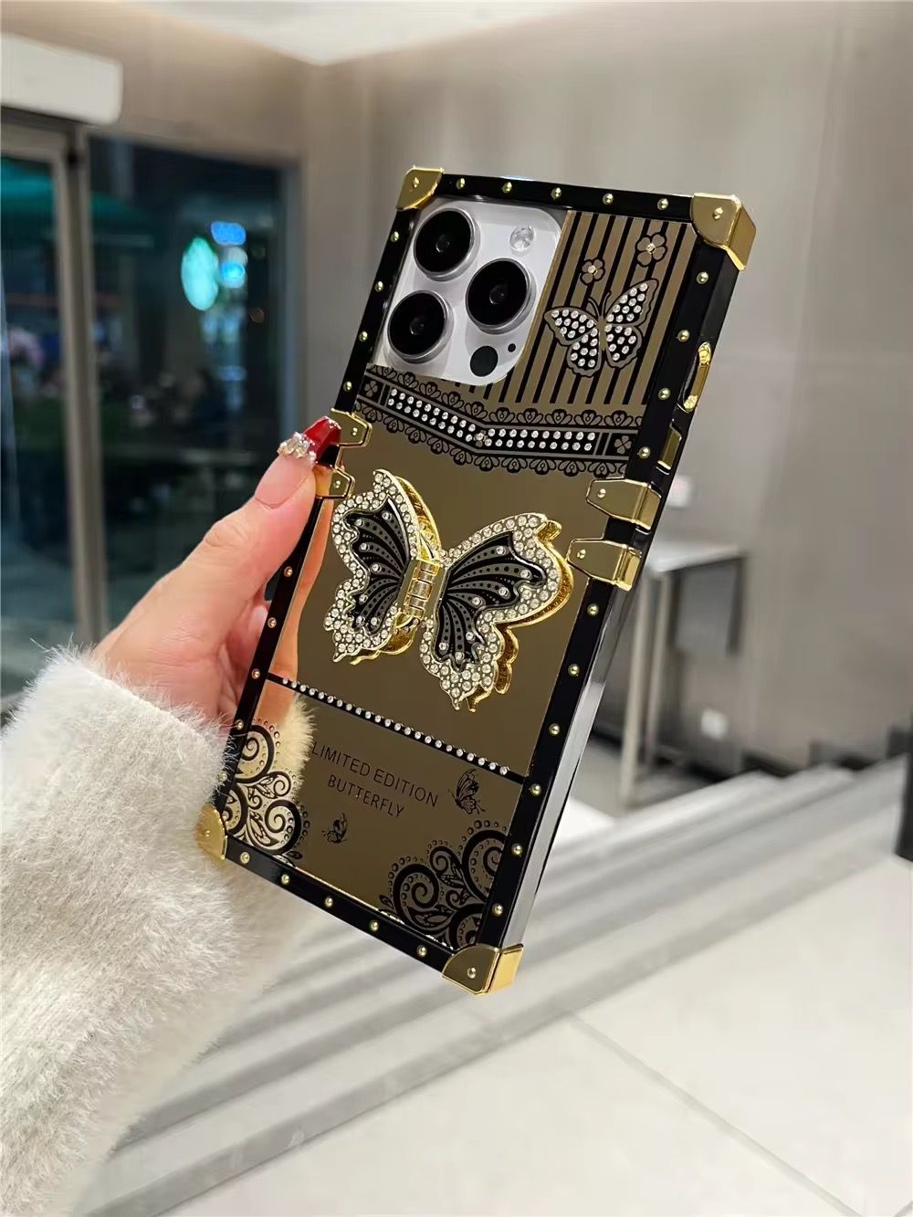 Butterfly Trunk Case With Stand