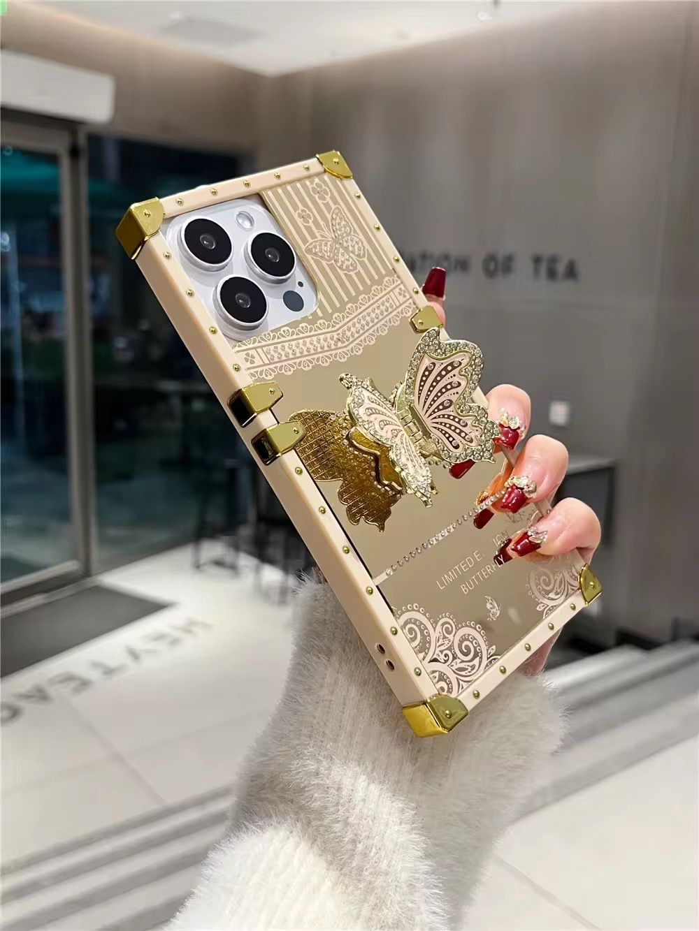 Butterfly Trunk Case With Stand