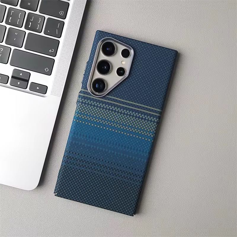 Carbon Fibre Stripe Case With Hidden Magsafe
