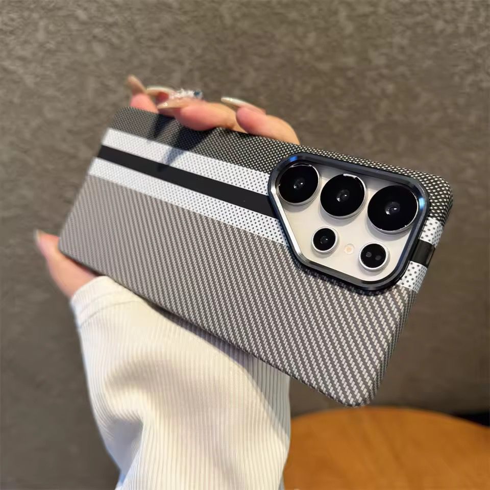 Samsung Galaxy S24 Ultra Carbon Feel With Hidden Magsafe