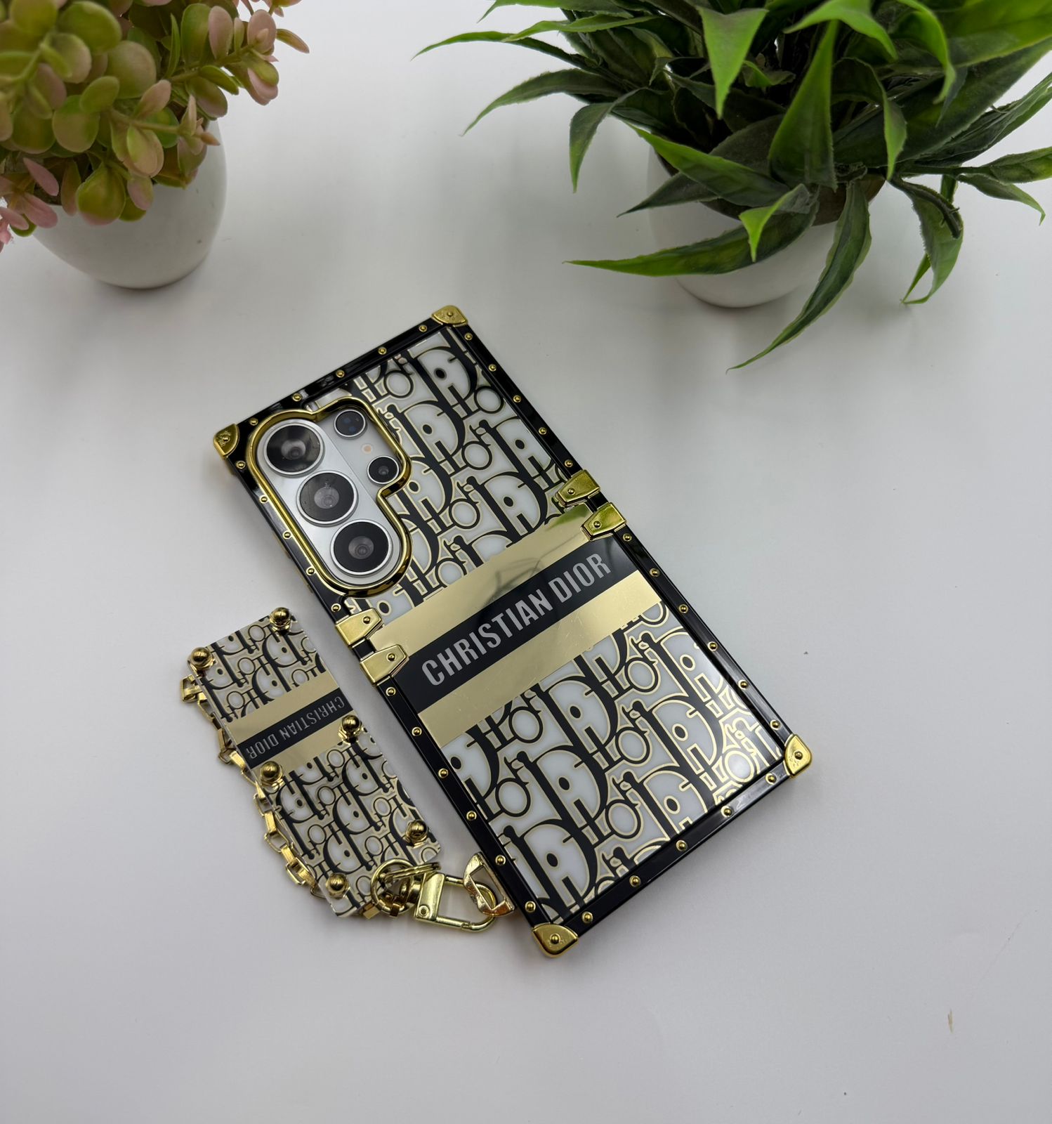 Samsung Galaxy S24 Ultra Designer Trunk Case With Chain