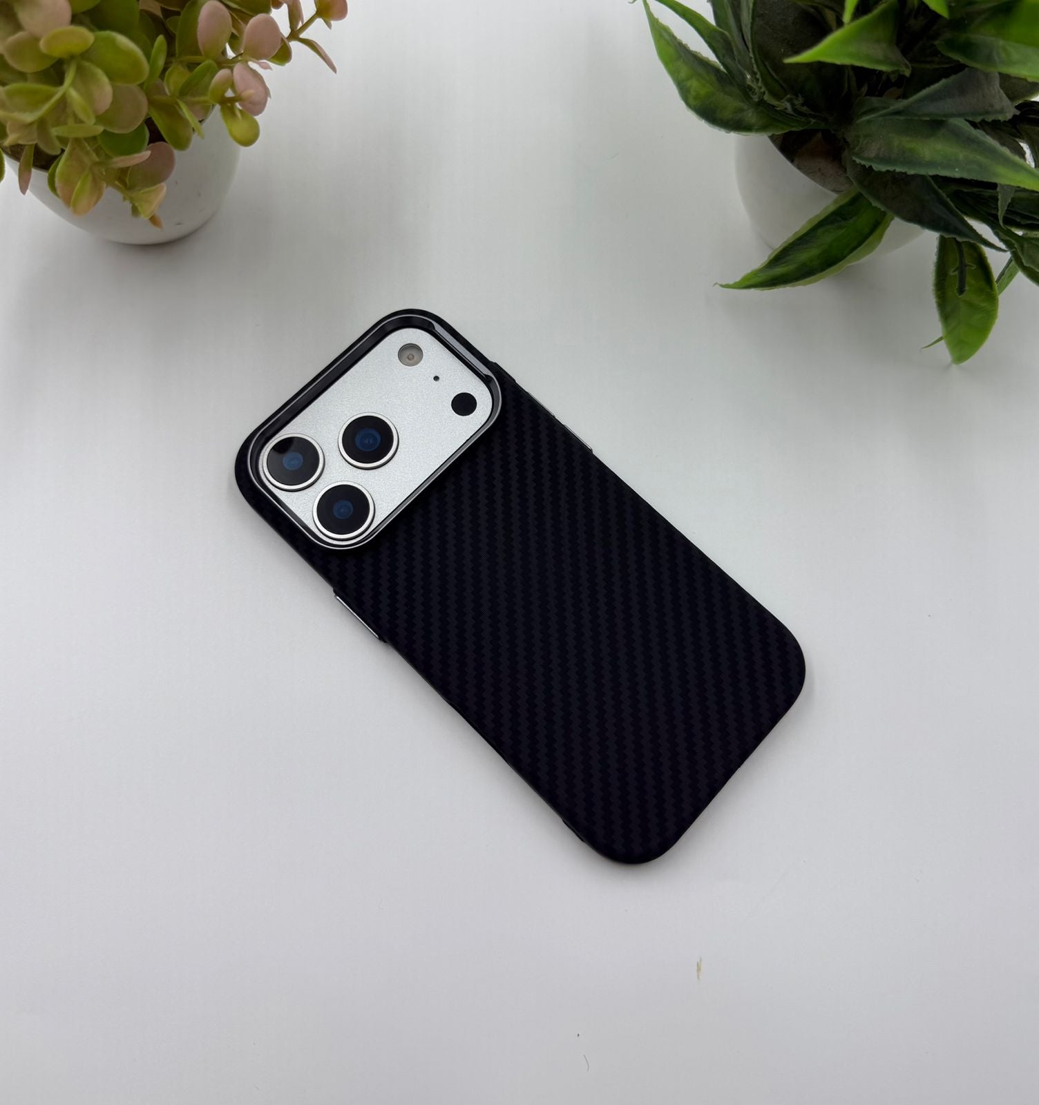 Black Carbon Fibre Hidden Magsafe Case