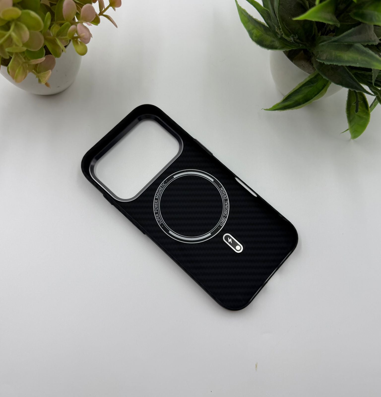 Black Carbon Fibre Hidden Magsafe Case
