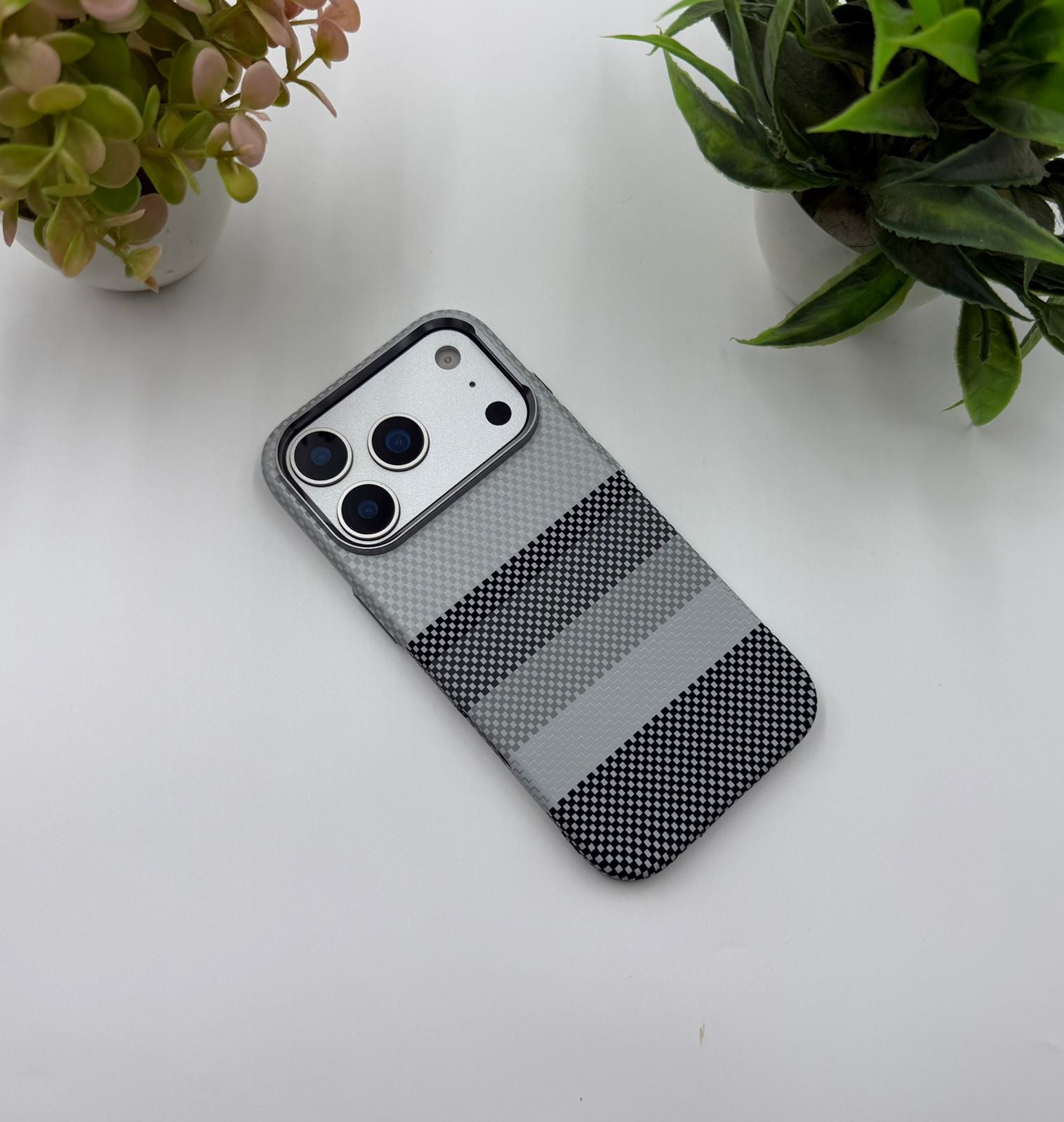 Original Luxo Stripe Carbon Hidden Magsafe Case