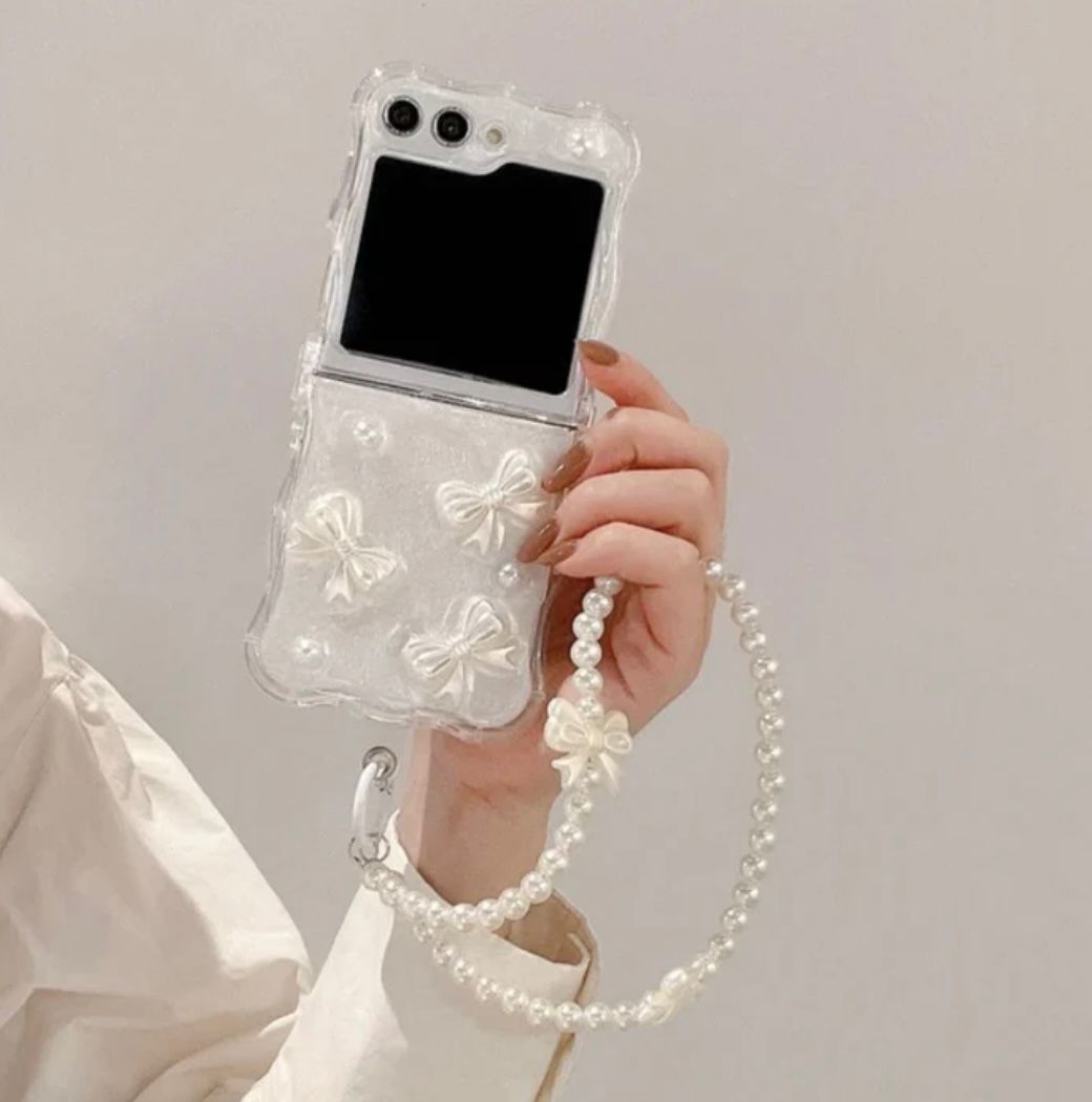 Pearl Bow Case With Detachable Charm