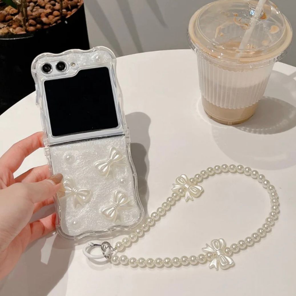 Pearl Bow Case With Detachable Charm