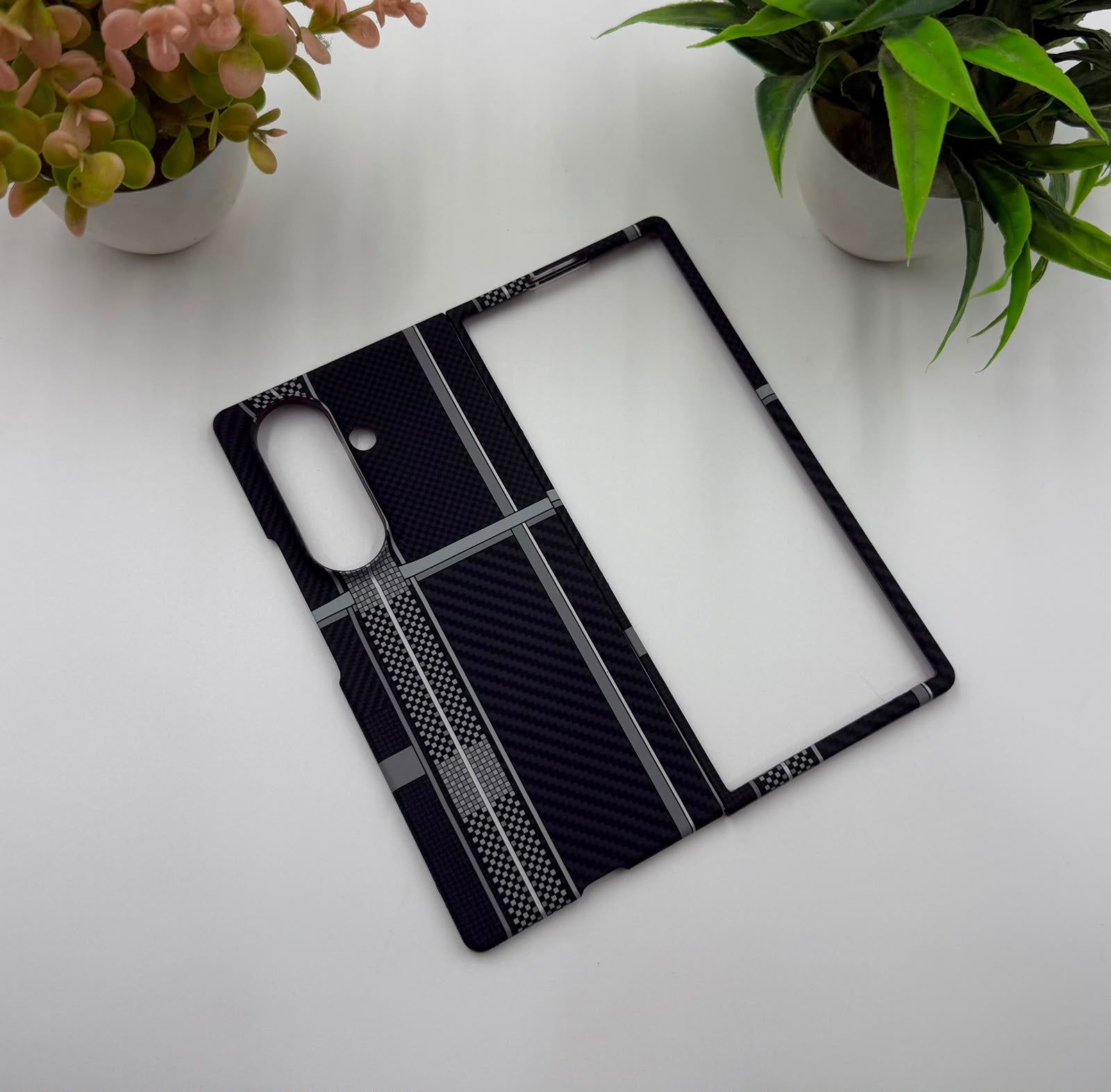 Luxo Ultra Slim Carbon Fiber Case With Hidden Magsafe